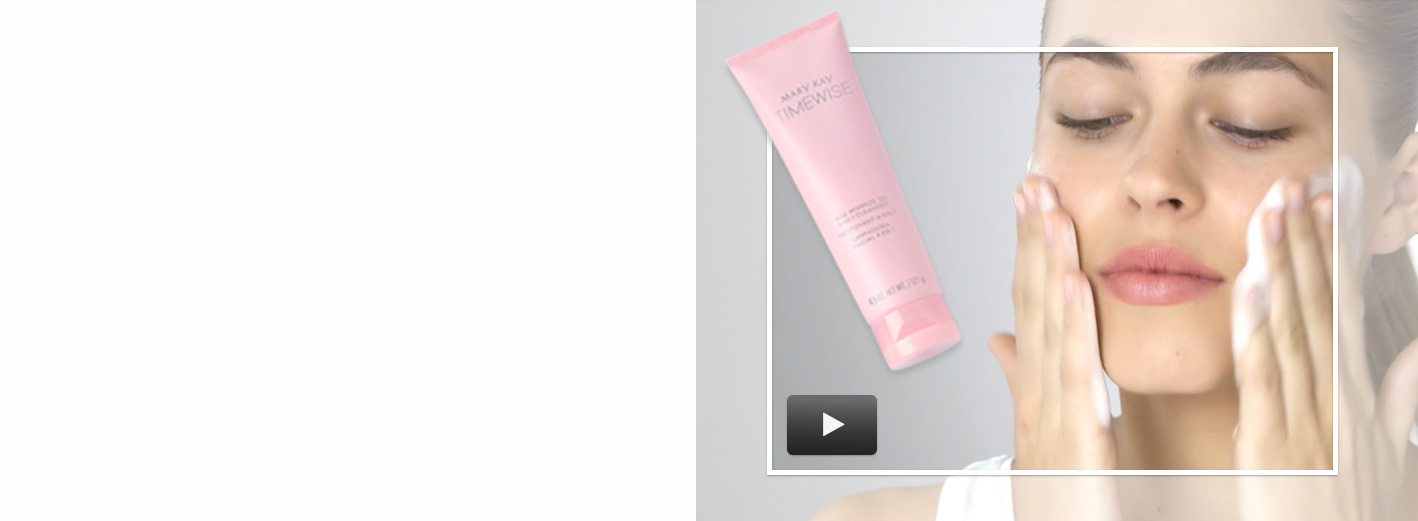 Mary Kay model cleansing face with TimeWise® Age Minimize 3D® 4-in-1 Cleanser 