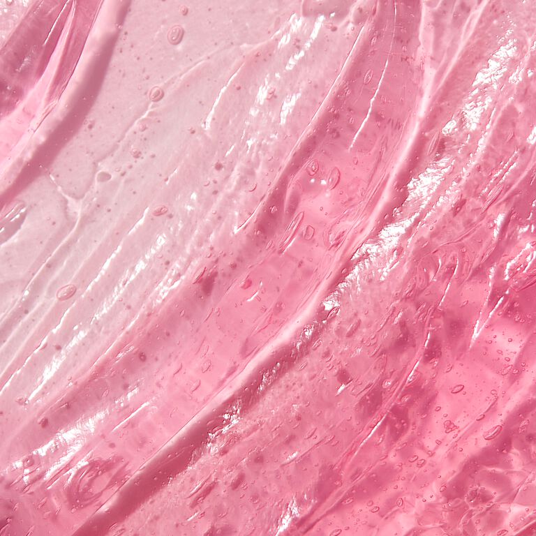 Primer plano de una muestra de gel hidratante con col&aacute;geno de color rosa.