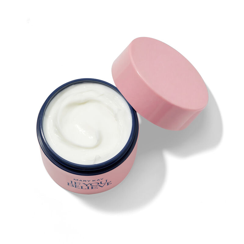 Frasco de Mary Kay If You Believe Body Souffl&eacute; de edici&oacute;n limitada con la tapa retirada y su textura cremosa al descubierto