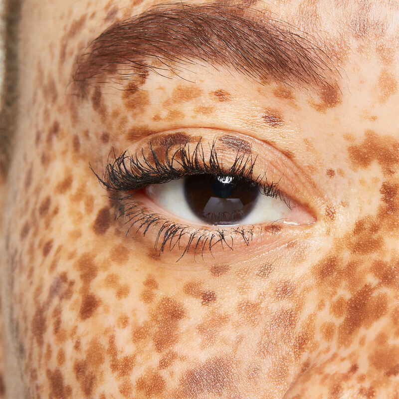Close-up of heavily freckled model&rsquo;s eye area after using the limited-edition Mary Kay Brow Kit in Brunette